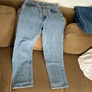 Men’s Levi 550 jeans, stone wash 33x32.  Very comfy, no stains or tears.